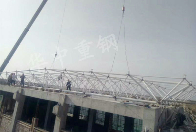 山東省單縣單州學(xué)校風(fēng)雨操場網(wǎng)架