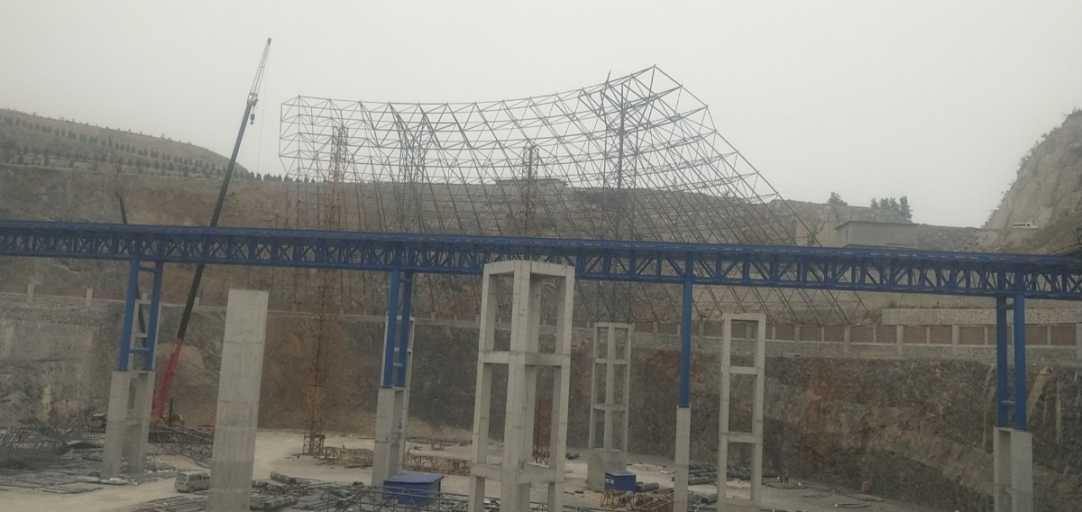 鋼結構加工源頭廠家、網(wǎng)架加工源頭廠家~山東華中重鋼工程案例——安陽中聯(lián)水泥石子大棚——直徑170米球殼網(wǎng)架